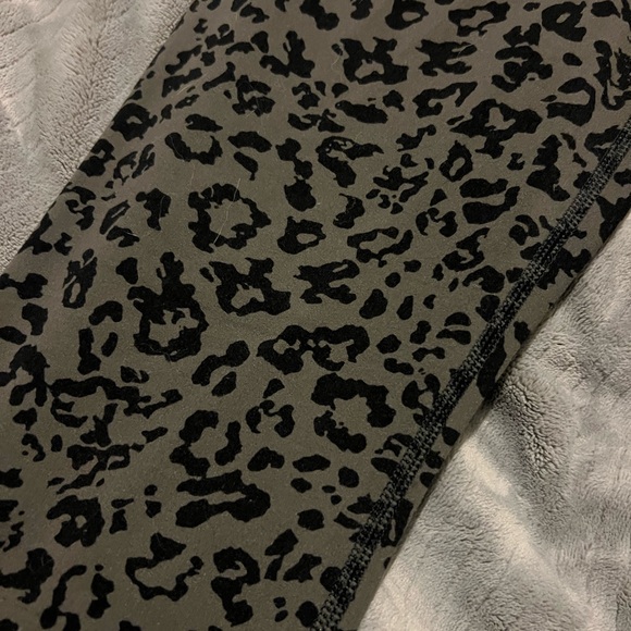 Athleta Salutation leggings - Picture 2 of 8